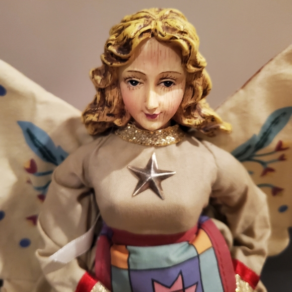 Angel figurine shelf sitter - Picture 2 of 5